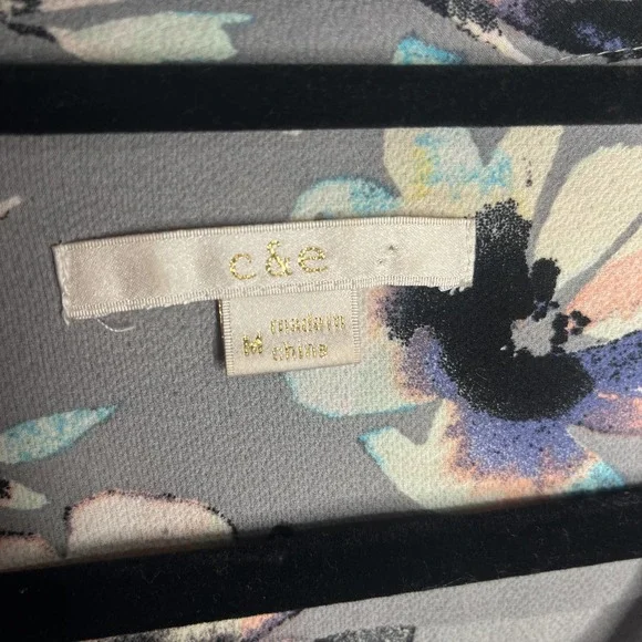 c&e Gray Floral Blouse 3/4 Sleeve, Size M, EUC - Picture 8 of 8